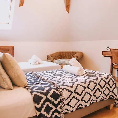 בית נופש 3 Bed - Sleeps 6 - Pool - Parking - Pet Friendly