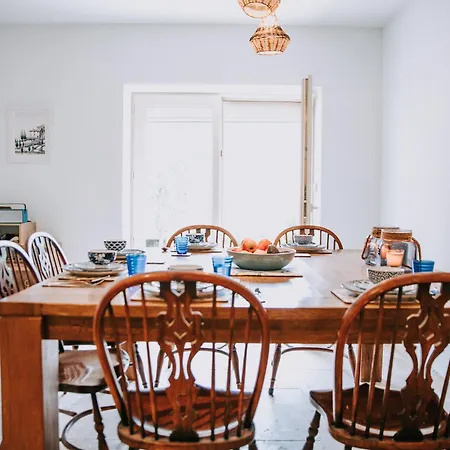 בית נופש 3 Bed - Sleeps 6 - Pool - Parking - Pet Friendly