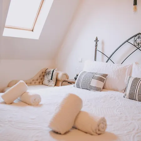 Holiday home 3 Bed - Sleeps 6 - Pool - Parking - Pet Friendly Couze-et-Saint-Front