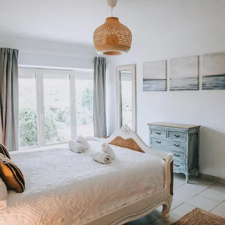 בית נופש 3 Bed - Sleeps 6 - Pool - Parking - Pet Friendly