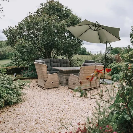 3 Bed - Sleeps 6 - Pool - Parking - Pet Friendly