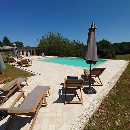 3 Bed - Sleeps 6 - Pool - Parking - Pet Friendly בית נופש