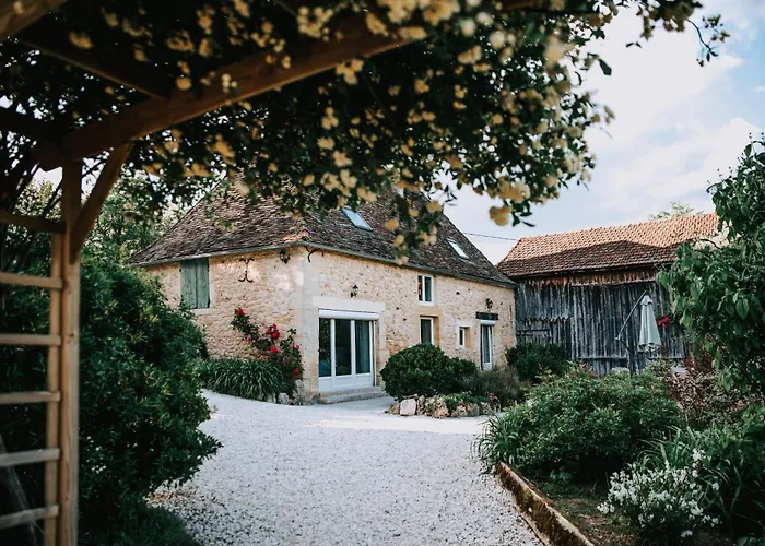 Σπίτι διακοπών 3 Bed - Sleeps 6 - Pool - Parking - Pet Friendly Couze-et-Saint-Front