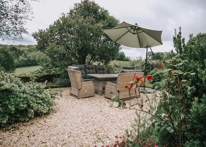 3 Bed - Sleeps 6 - Pool - Parking - Pet Friendly