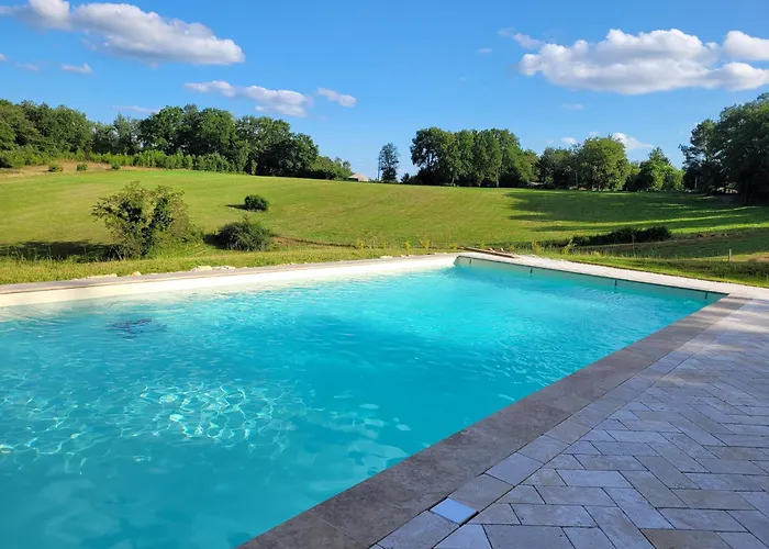 3 Bed - Sleeps 6 - Pool - Parking - Pet Friendly